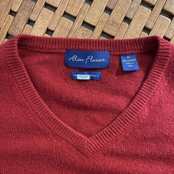 Men's Alan Flusser 100% Cashmere V-Neck Sweater, Red, Size XL. - Picture 5 of 6